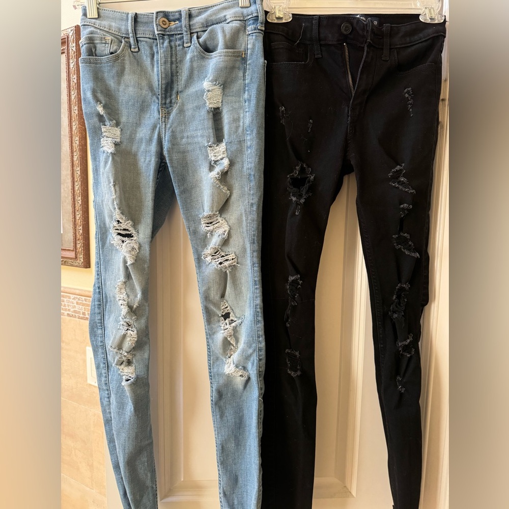 Hollister size 00R jeans never worn. 2 pairs